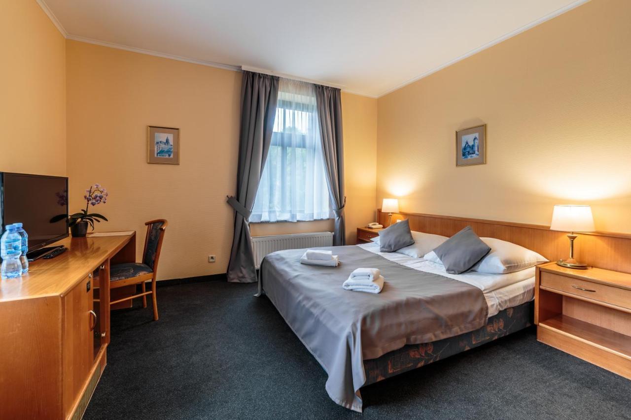 Hotel Fenix Jelenia Gora Exterior photo