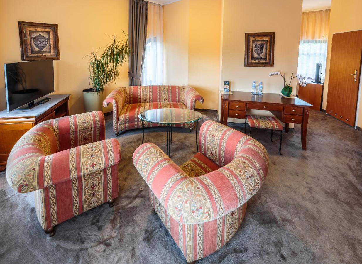 Hotel Fenix Jelenia Gora Exterior photo
