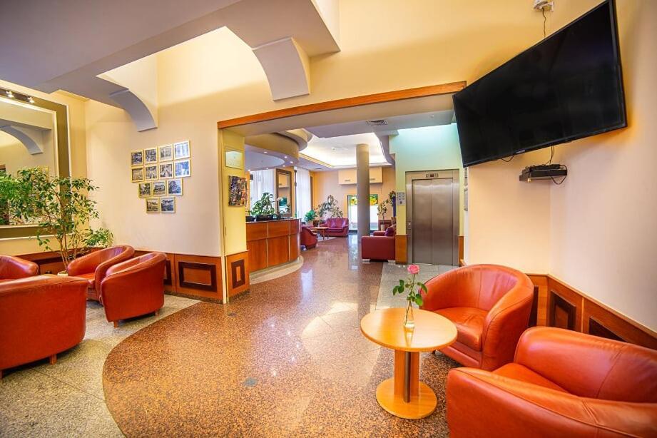Hotel Fenix Jelenia Gora Exterior photo