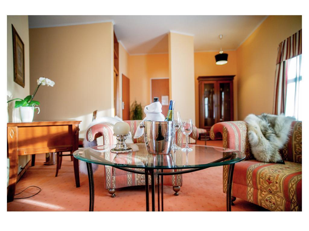 Hotel Fenix Jelenia Gora Room photo